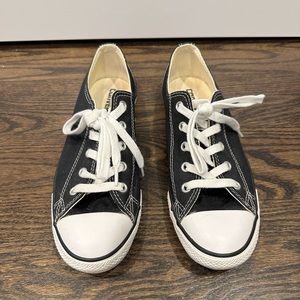 Black low top converse